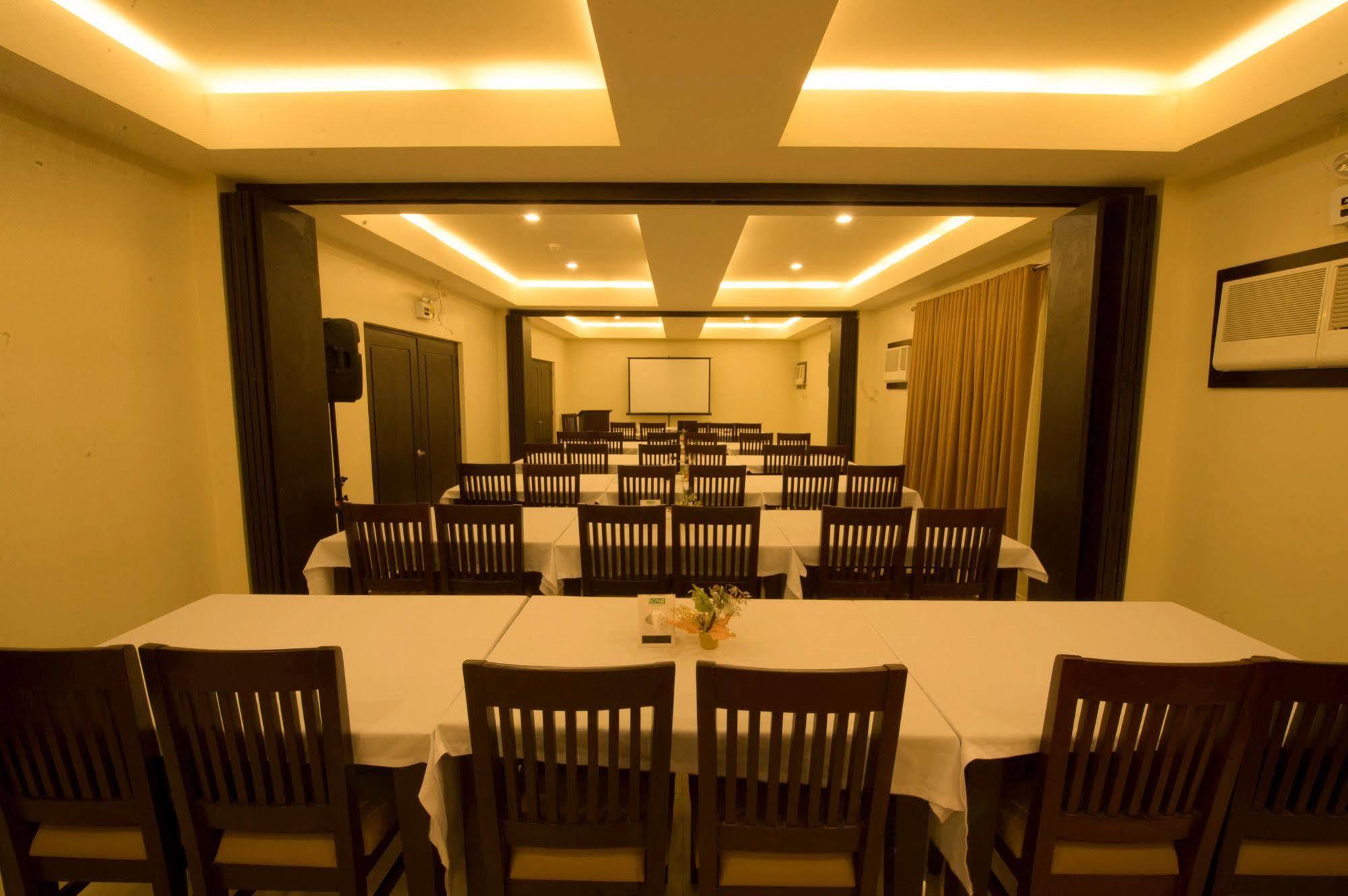 Infinity Suites Davao Bagian luar foto