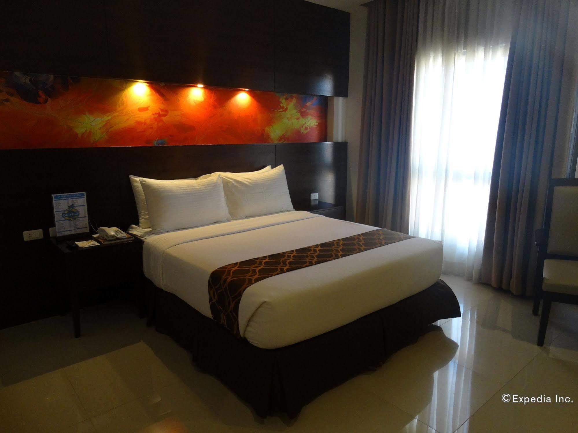 Infinity Suites Davao Bagian luar foto