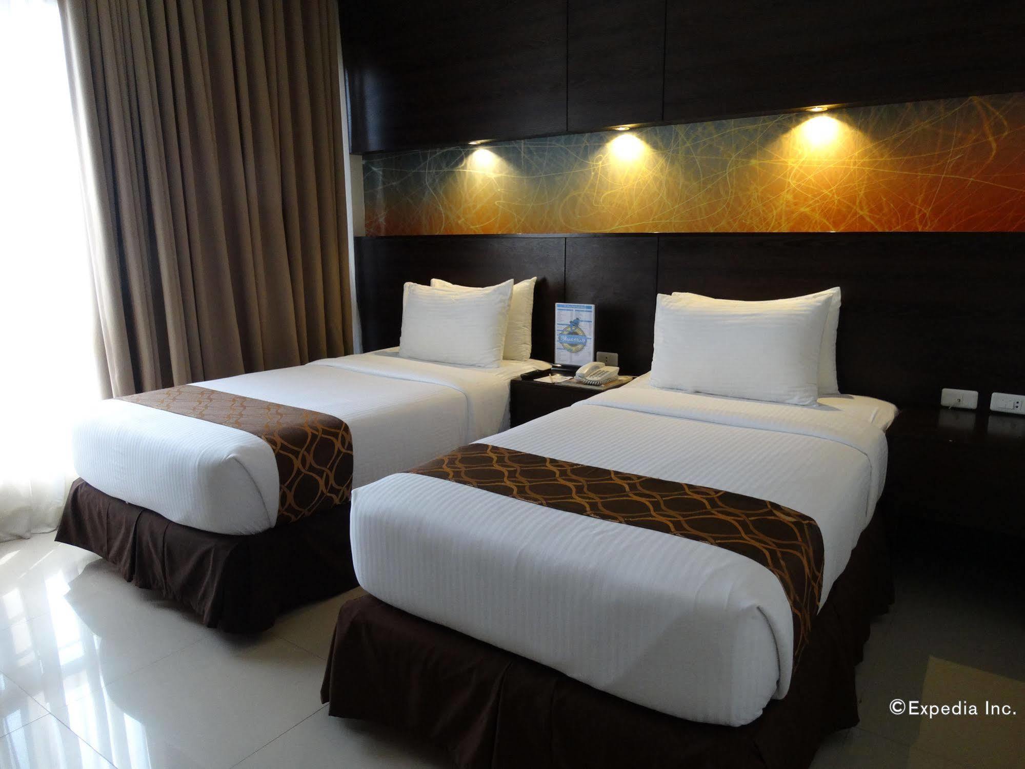 Infinity Suites Davao Bagian luar foto