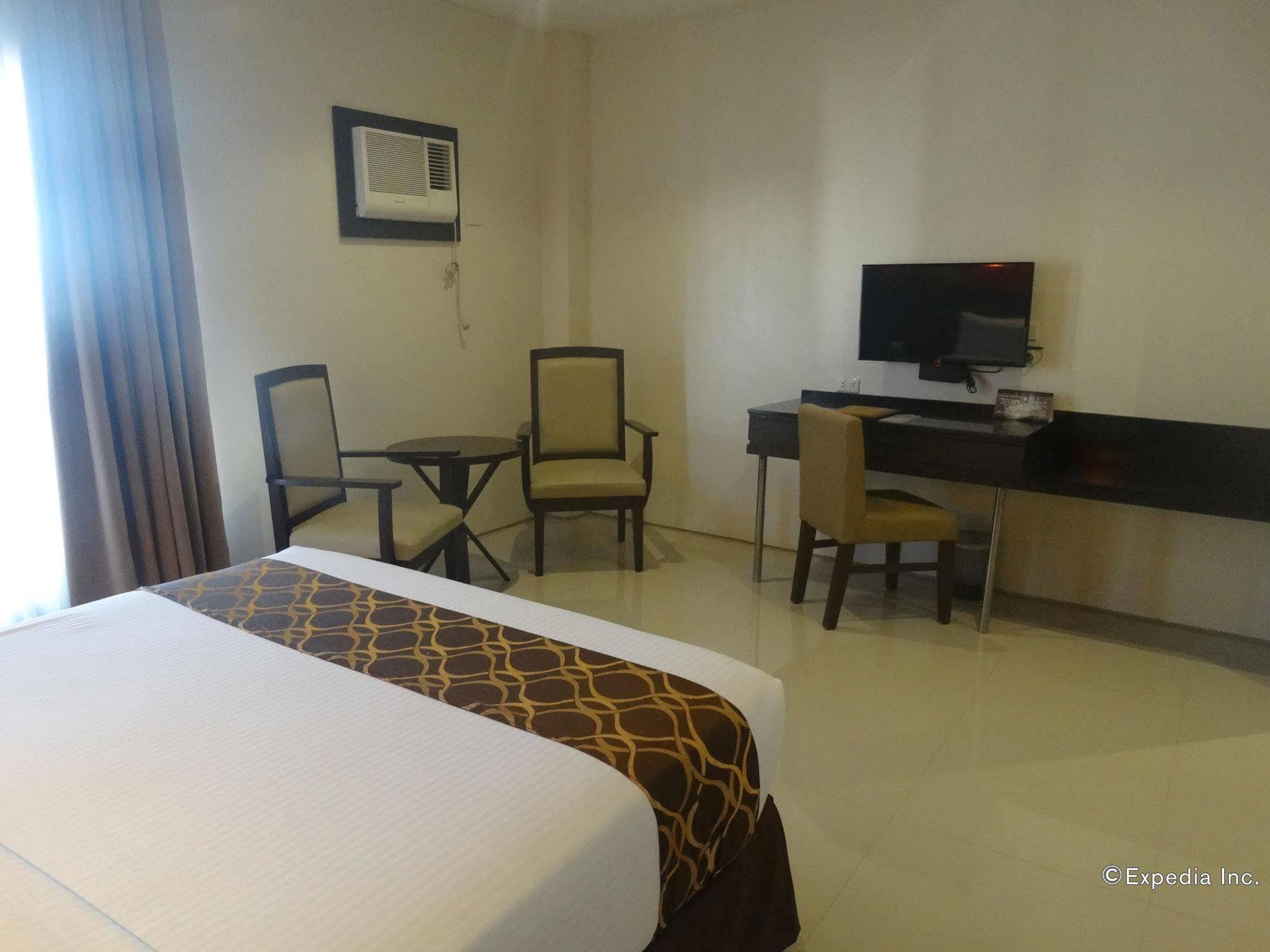Infinity Suites Davao Bagian luar foto