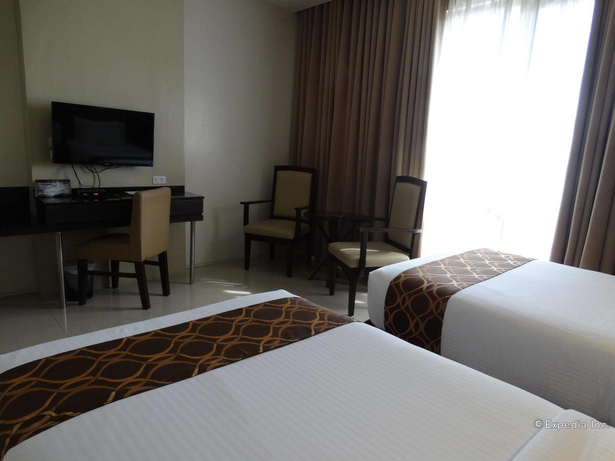 Infinity Suites Davao Bagian luar foto