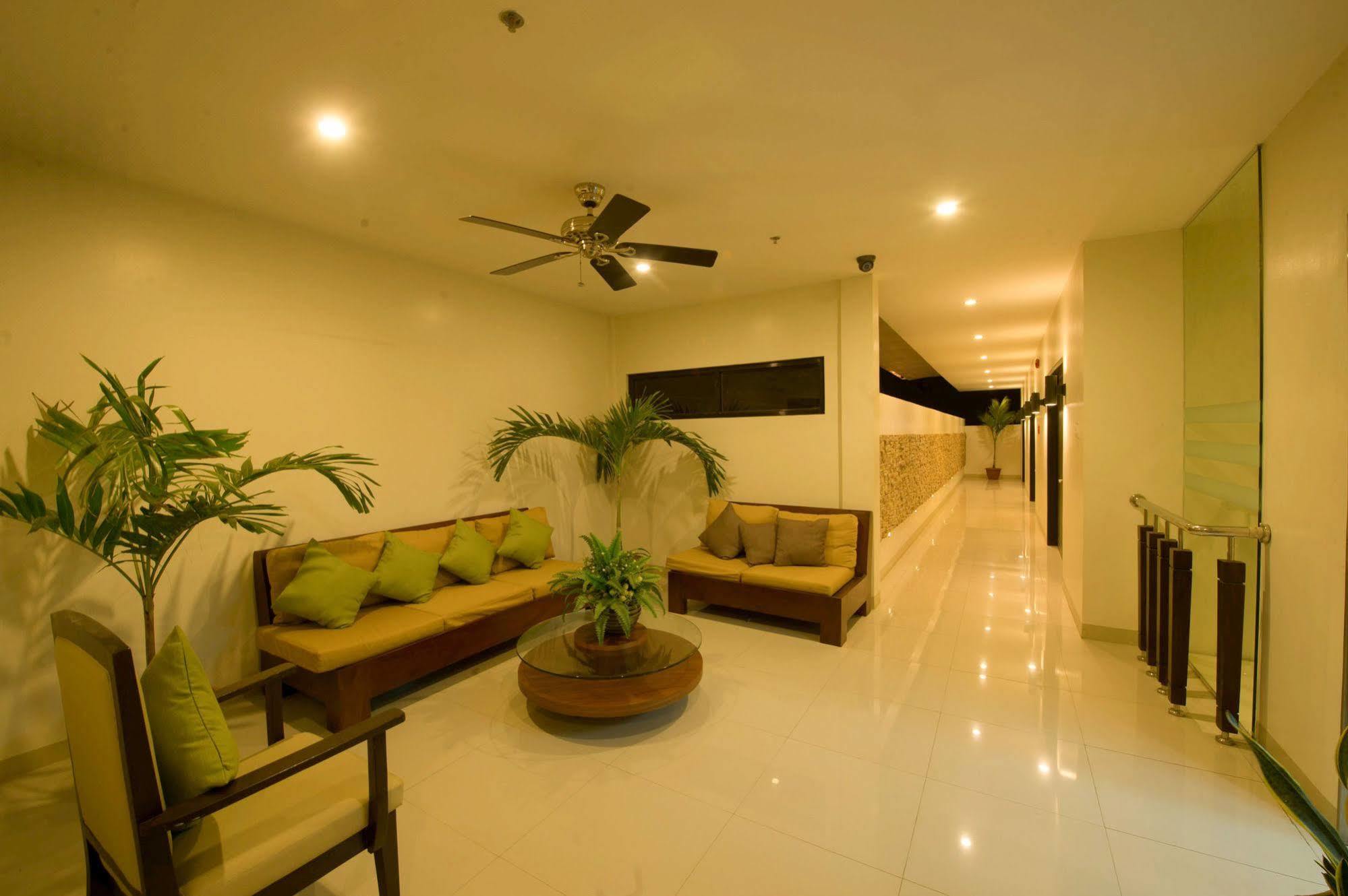 Infinity Suites Davao Bagian luar foto