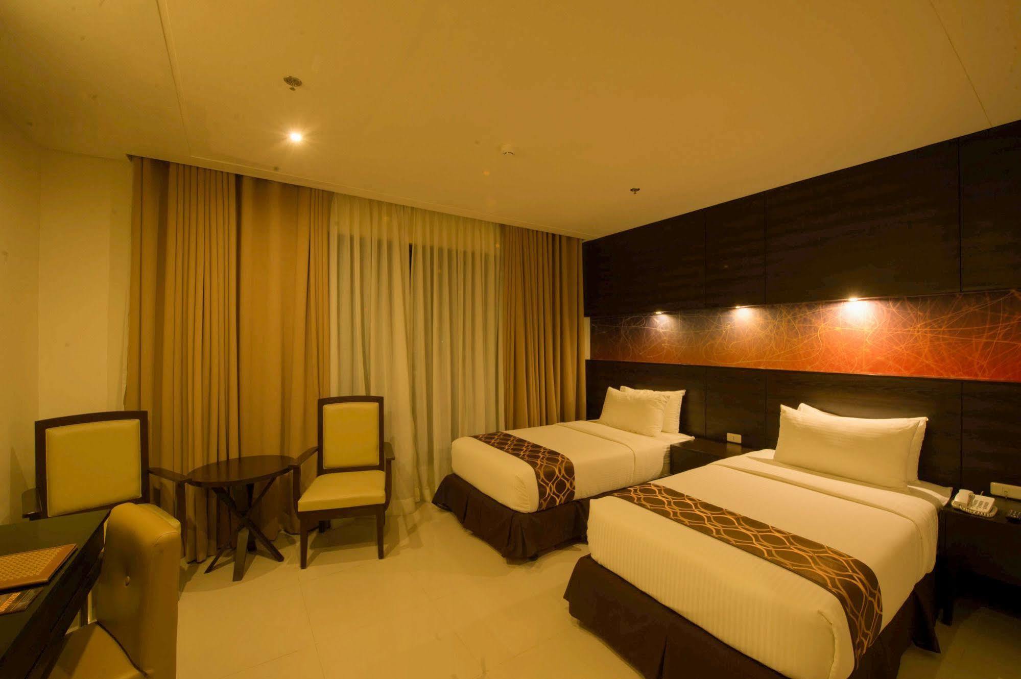 Infinity Suites Davao Bagian luar foto